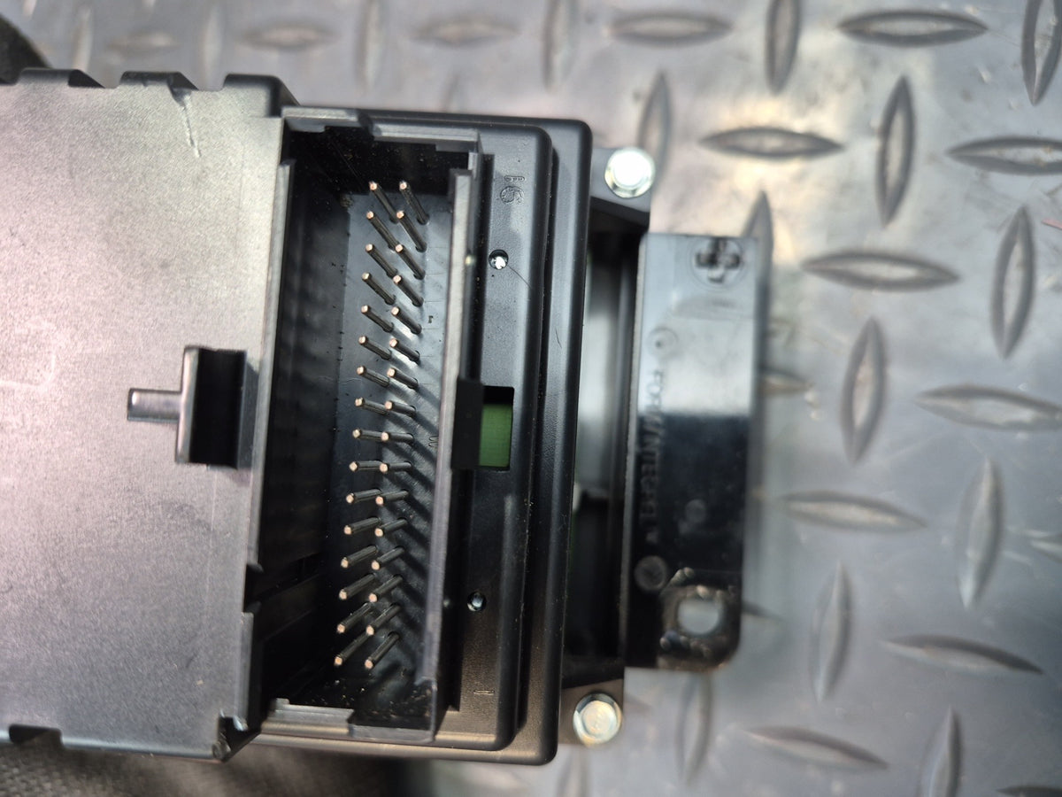 97-04 Chevrolet Corvette C5 A/C Climate Control Switch Panel 09352181 OEM