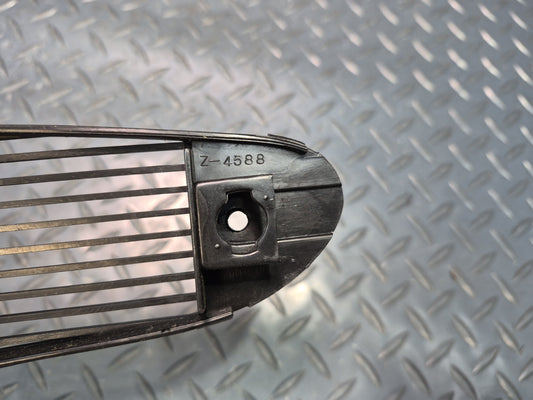 97-04 Chevrolet Corvette C5 Upper Dash Defrost Vent Grille 10400366 OEM