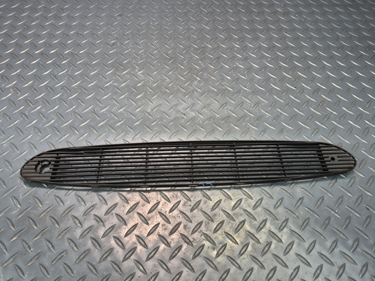 97-04 Chevrolet Corvette C5 Upper Dash Defrost Vent Grille 10400366 OEM