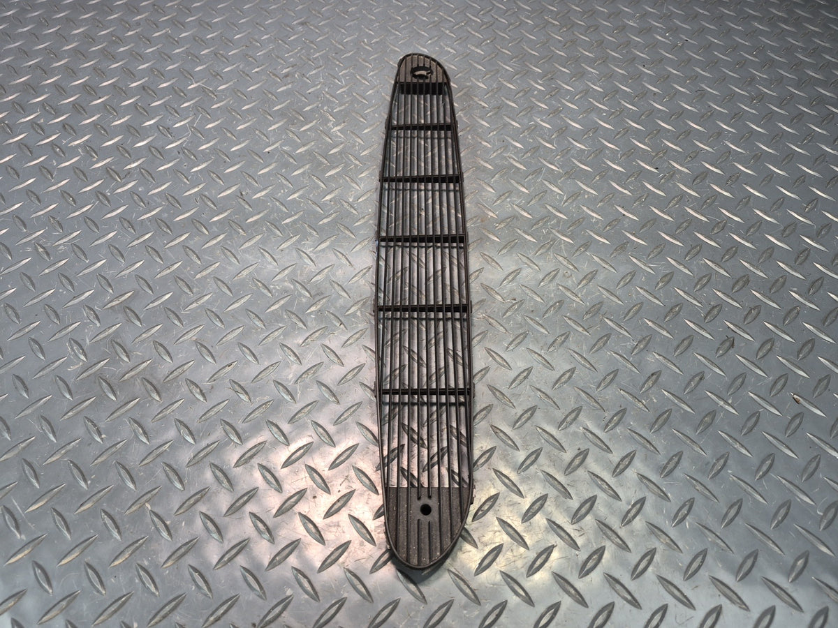97-04 Chevrolet Corvette C5 Upper Dash Defrost Vent Grille 10400366 OEM