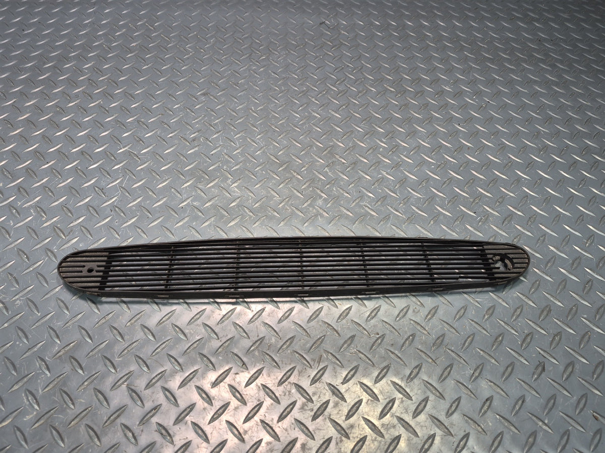 97-04 Chevrolet Corvette C5 Upper Dash Defrost Vent Grille 10400366 OEM
