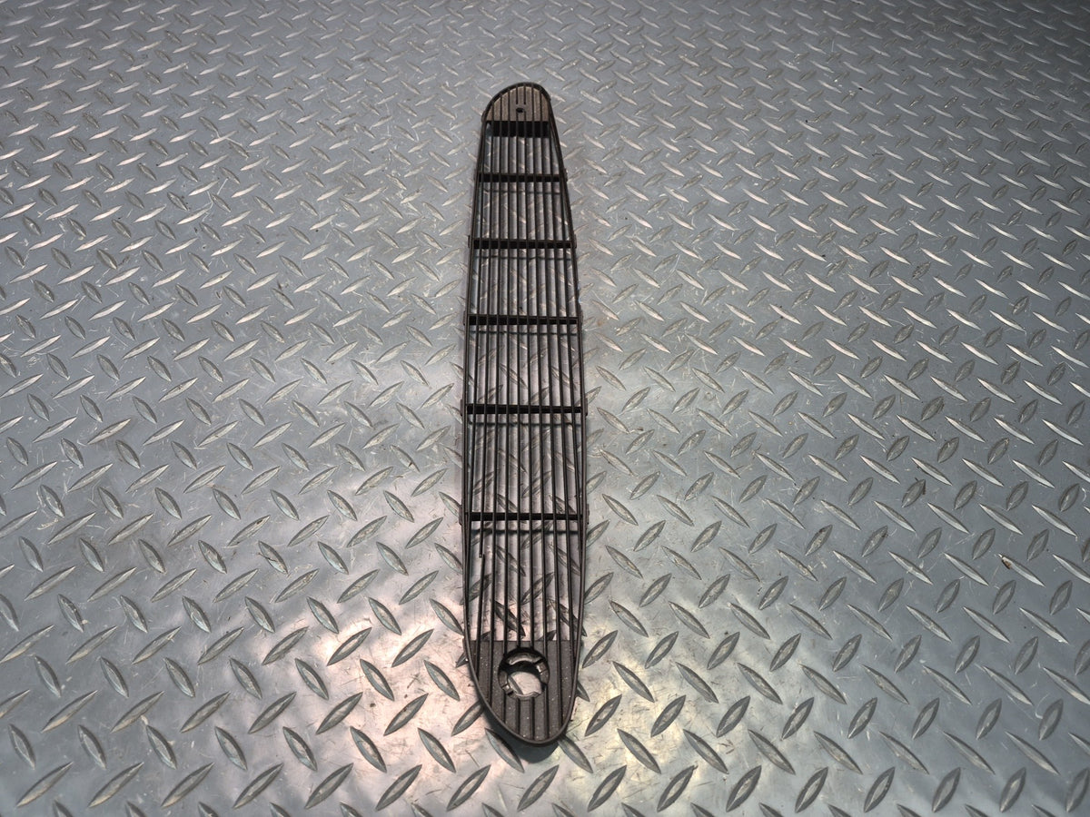 97-04 Chevrolet Corvette C5 Upper Dash Defrost Vent Grille 10400366 OEM