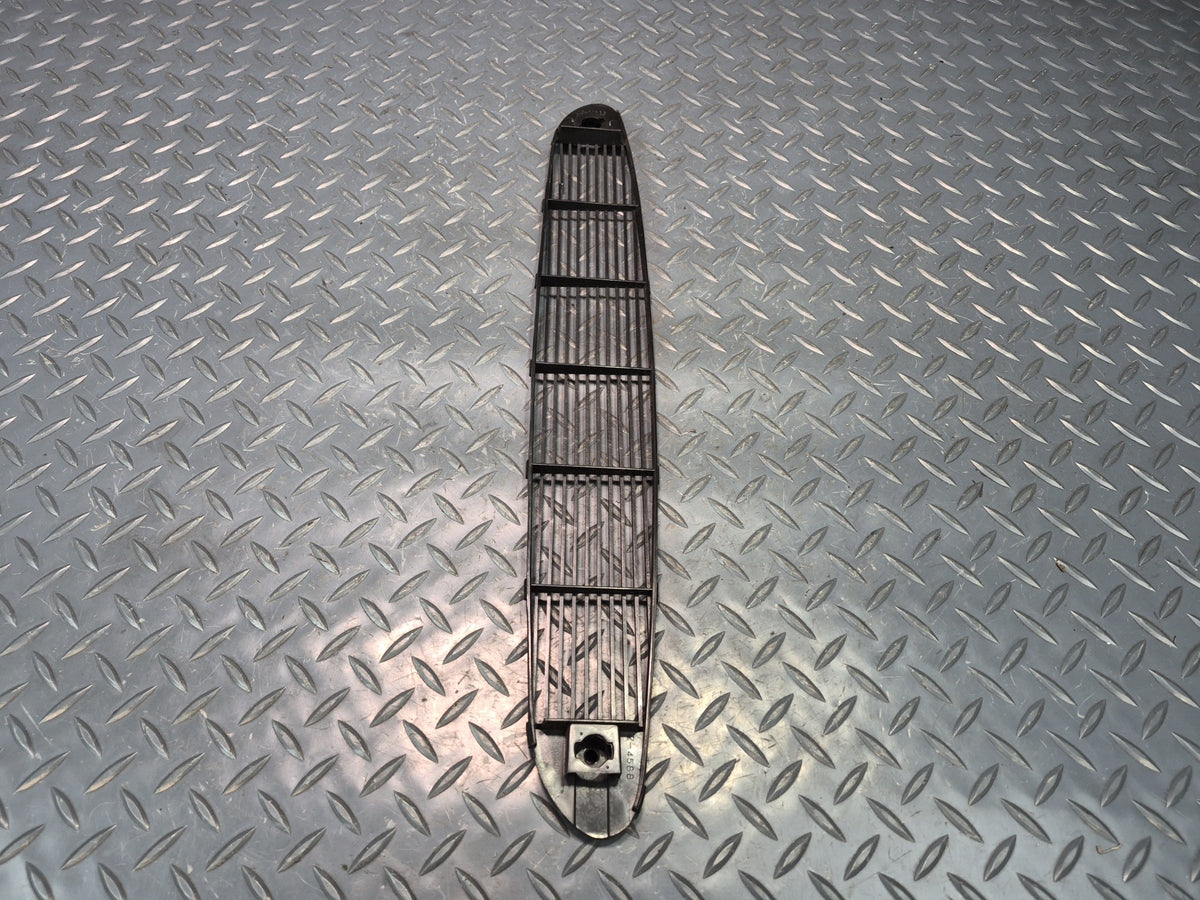 97-04 Chevrolet Corvette C5 Upper Dash Defrost Vent Grille 10400366 OEM