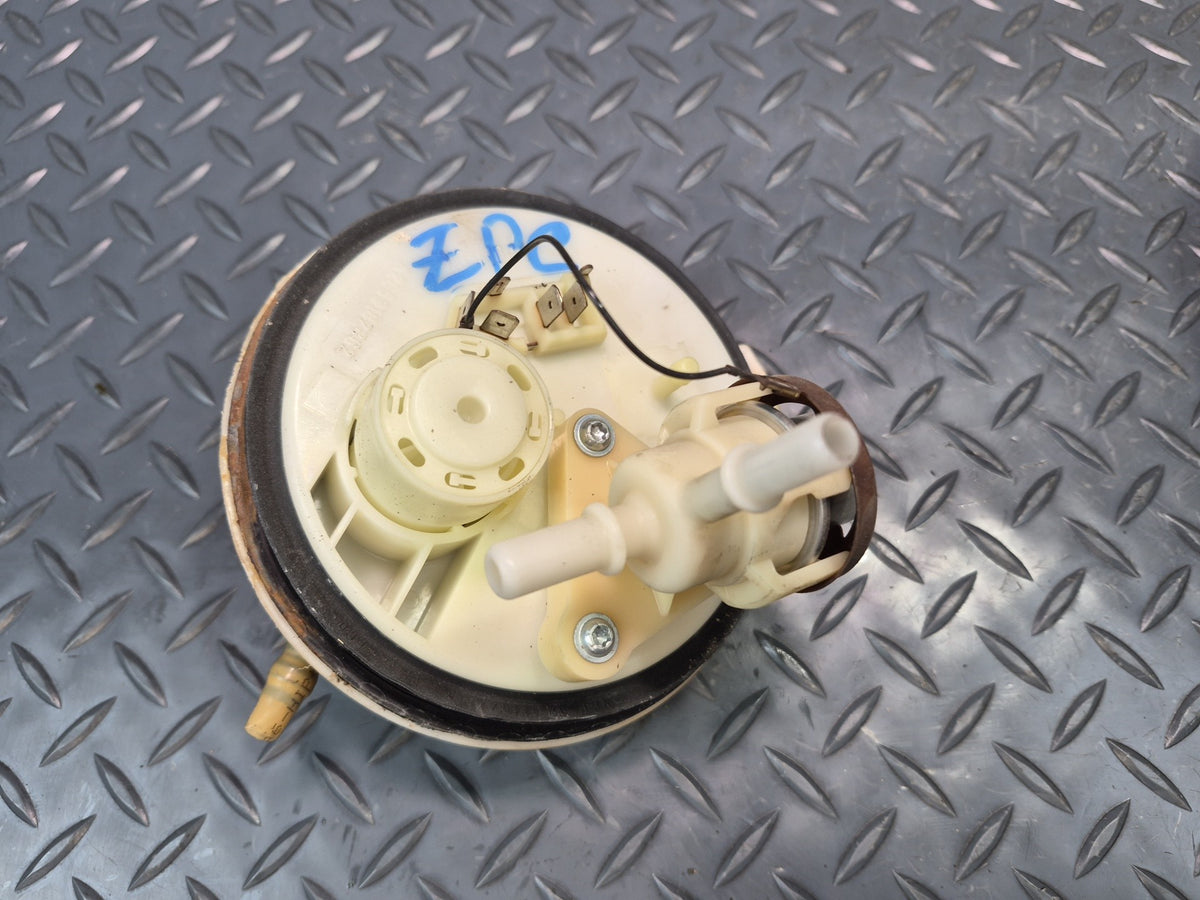 08-10 Porsche Cayenne 957 4.8L Turbo Fuel Pump Level Sensor Sending Unit Set