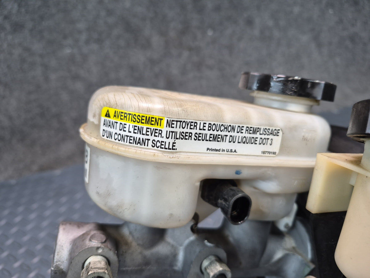05-08 Chevrolet Corvette C6 Brake Master Cylinder Booster Fluid Reservoir OEM
