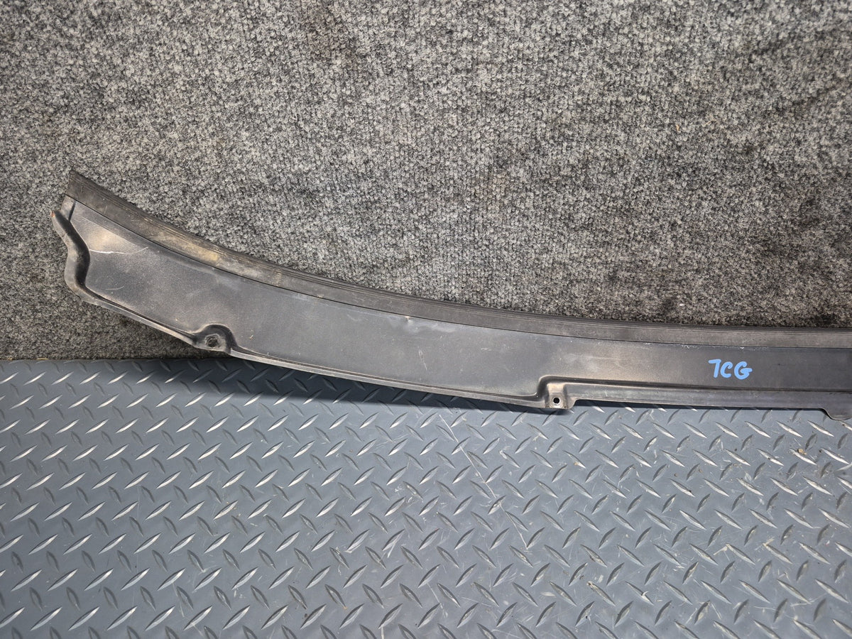 84-86 Toyota Cressida MX73 Windshield Wiper Cowl Vent Trim Cover Panel OEM