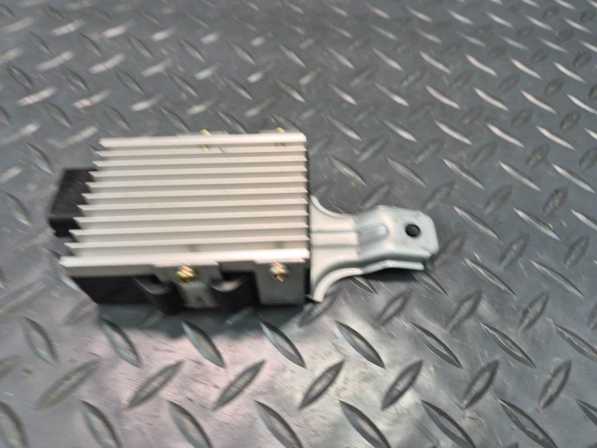 92-00 Lexus UZZ30L SC300 SC400 Fuel Pump Control Module 89570-24010 OEM
