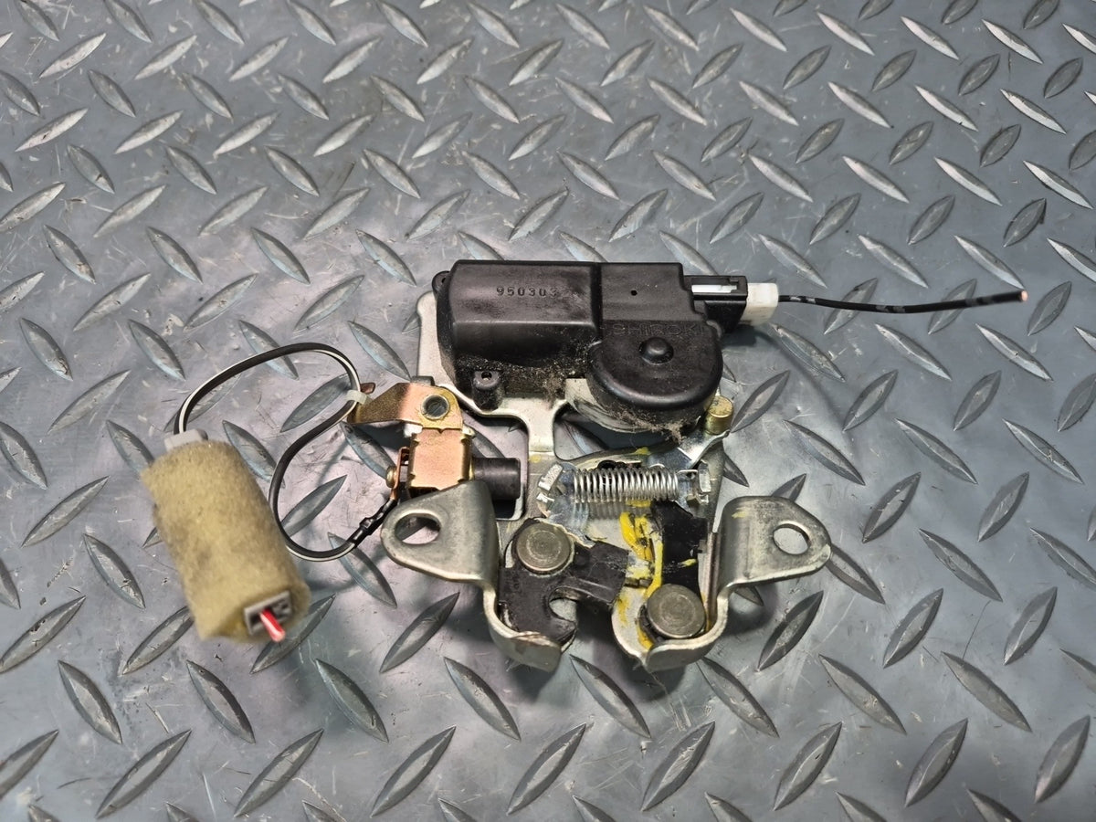 92-00 Lexus UZZ30L SC300 SC400 Rear Trunk Lid Lock Latch Actuator OEM