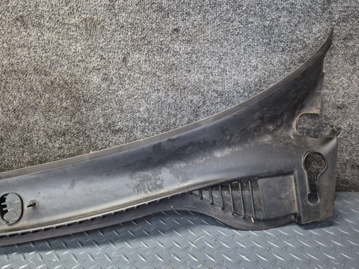 05-07 Chevrolet Corvette C6 Front Windshield Air Vent Cowl Trim Panel Demaged