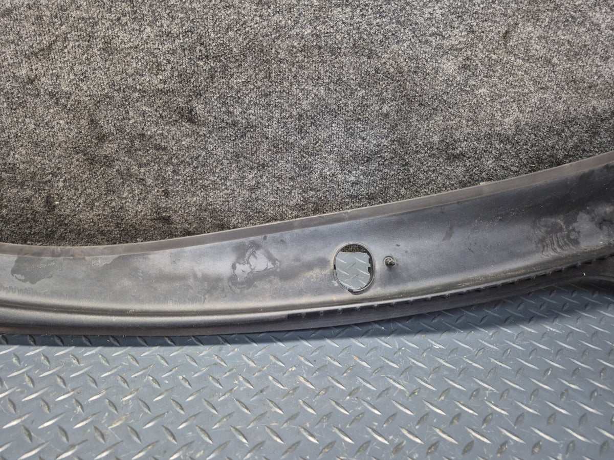 05-07 Chevrolet Corvette C6 Front Windshield Air Vent Cowl Trim Panel Demaged