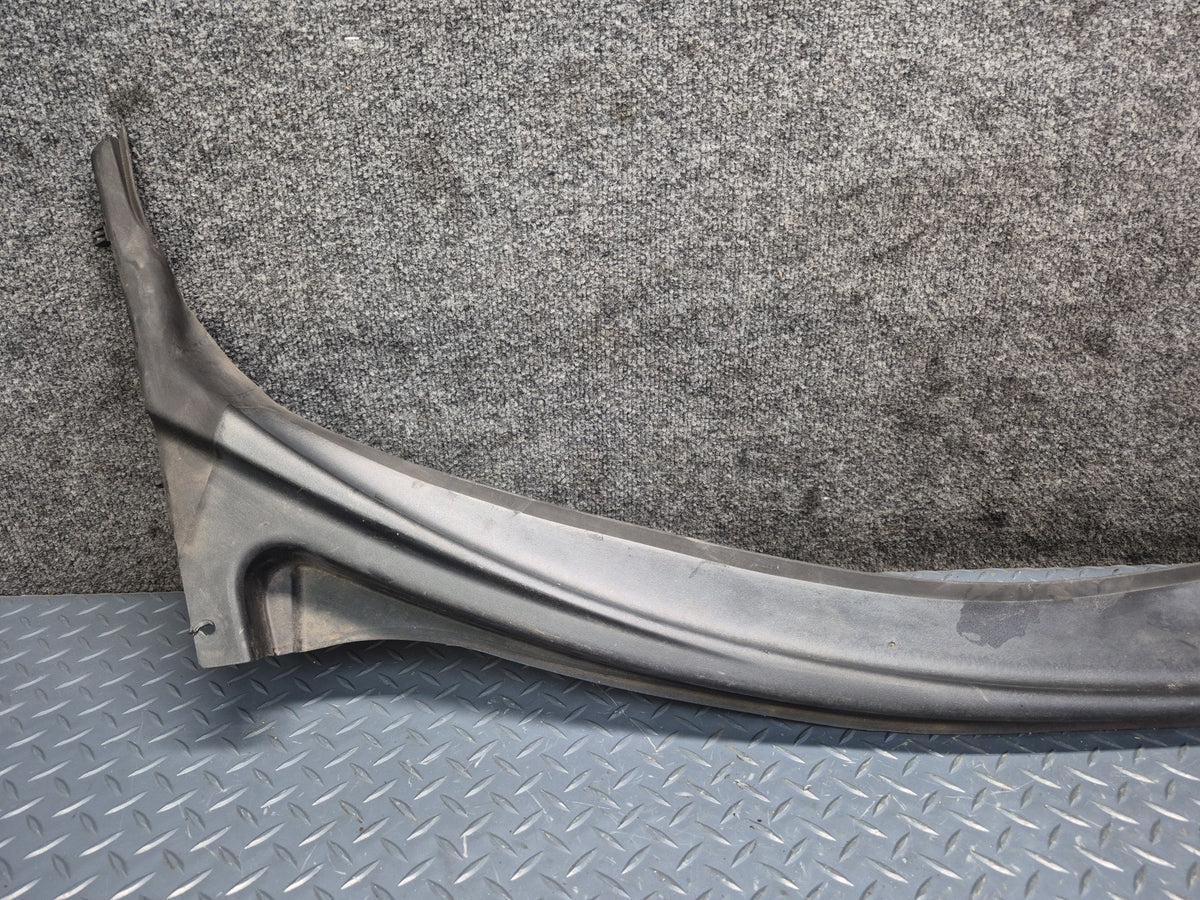 05-07 Chevrolet Corvette C6 Front Windshield Air Vent Cowl Trim Panel Demaged