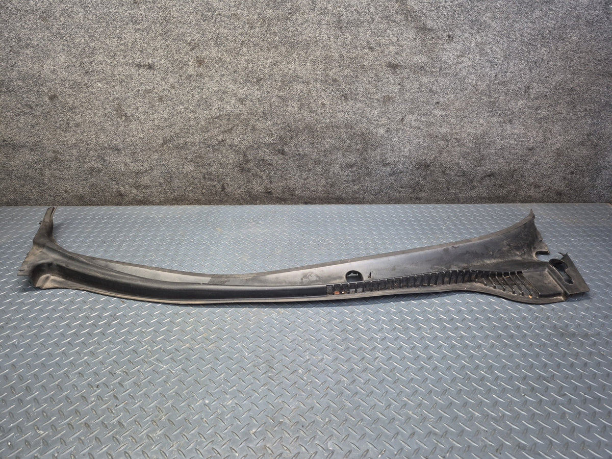 05-07 Chevrolet Corvette C6 Front Windshield Air Vent Cowl Trim Panel Demaged