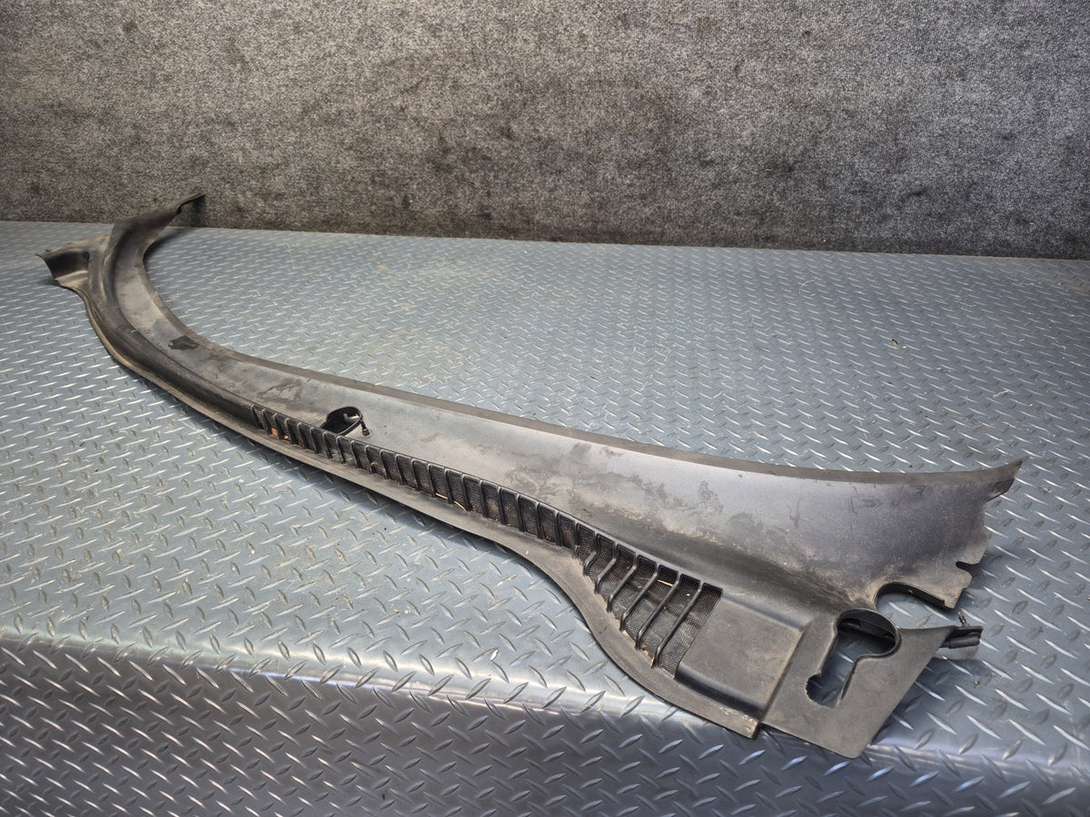 05-07 Chevrolet Corvette C6 Front Windshield Air Vent Cowl Trim Panel Demaged