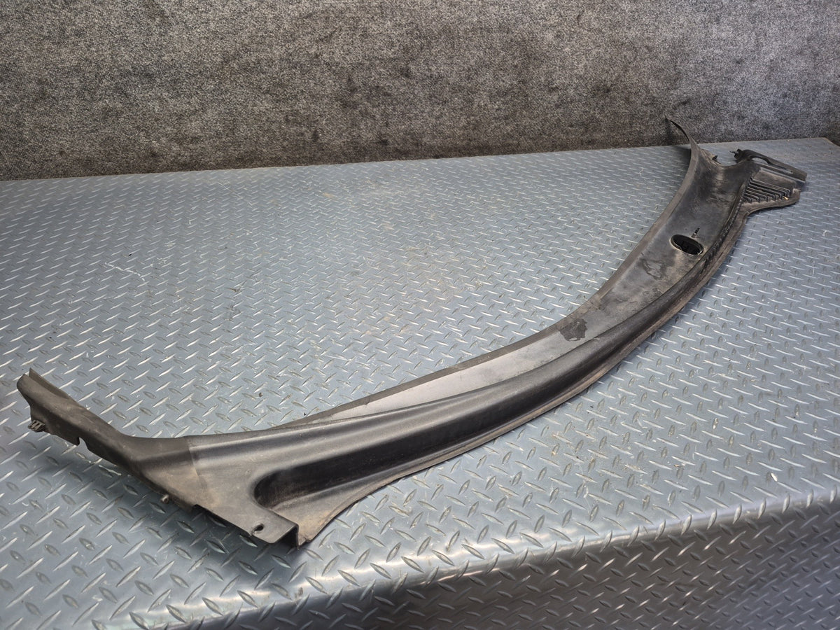 05-07 Chevrolet Corvette C6 Front Windshield Air Vent Cowl Trim Panel Demaged