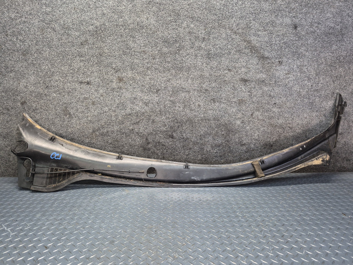 05-07 Chevrolet Corvette C6 Front Windshield Air Vent Cowl Trim Panel Demaged