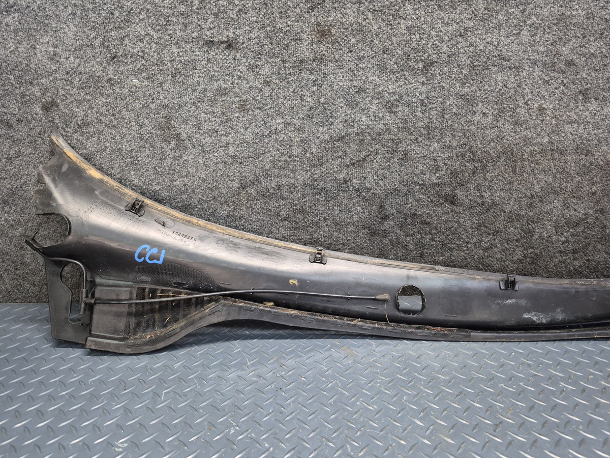 05-07 Chevrolet Corvette C6 Front Windshield Air Vent Cowl Trim Panel Demaged