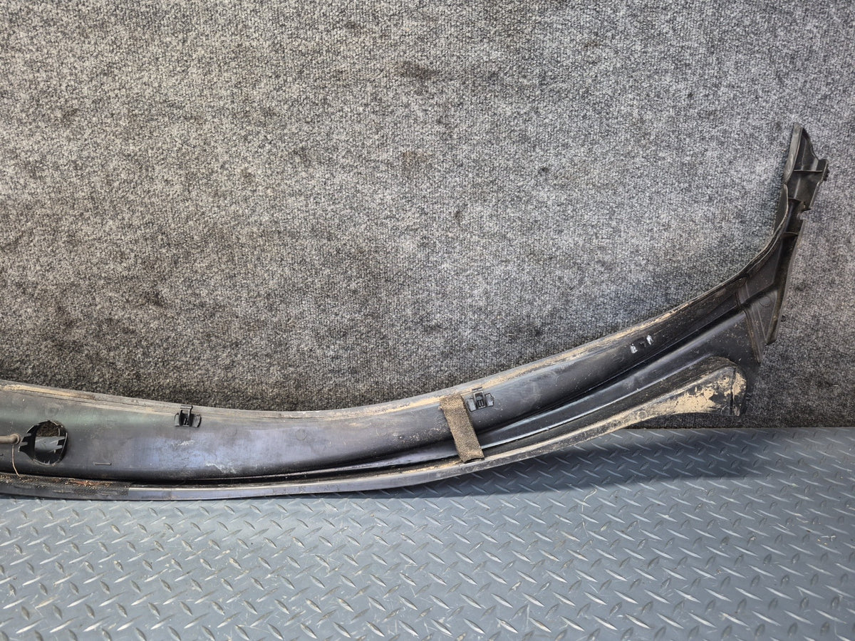 05-07 Chevrolet Corvette C6 Front Windshield Air Vent Cowl Trim Panel Demaged