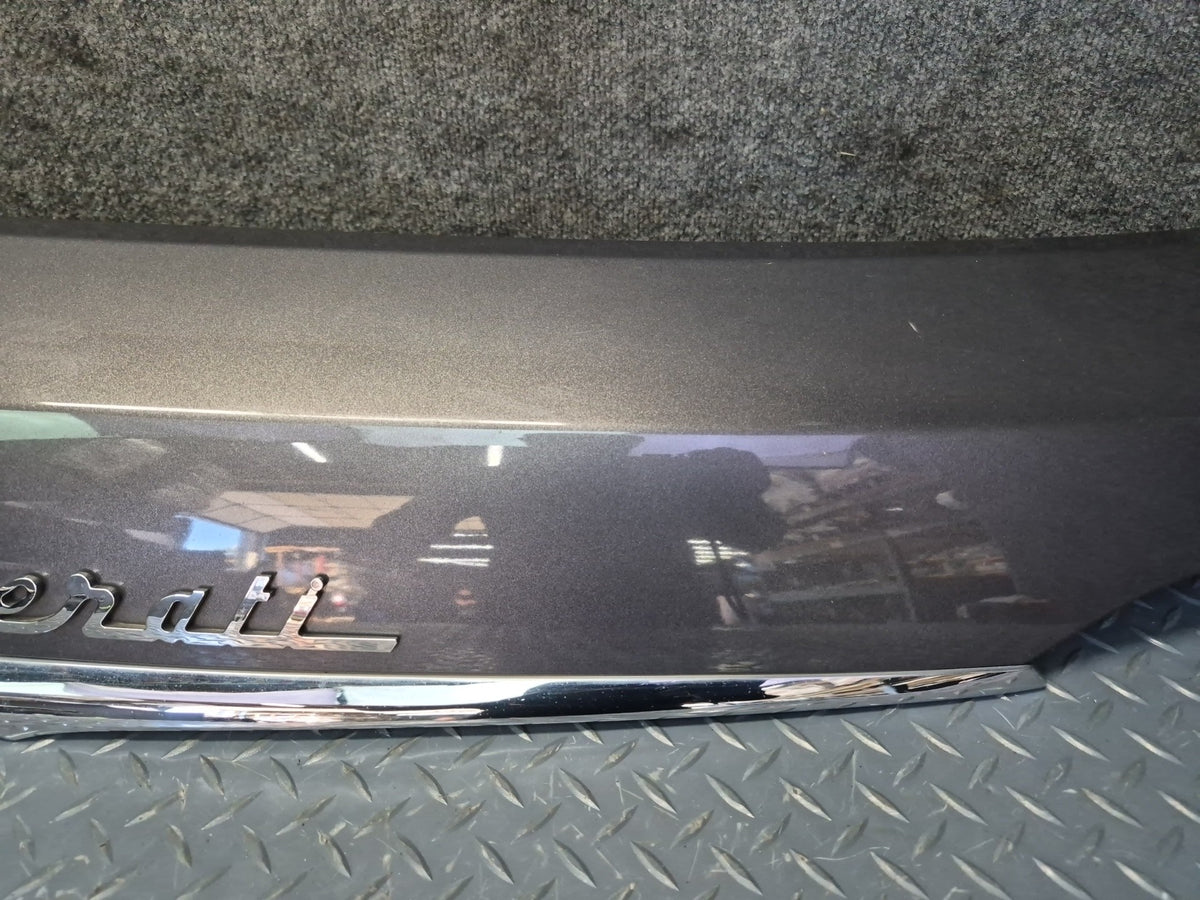 2017-2020 Maserati Levante M161 Rear Trunk Lid Liftgate Spoiler Panel 670042733