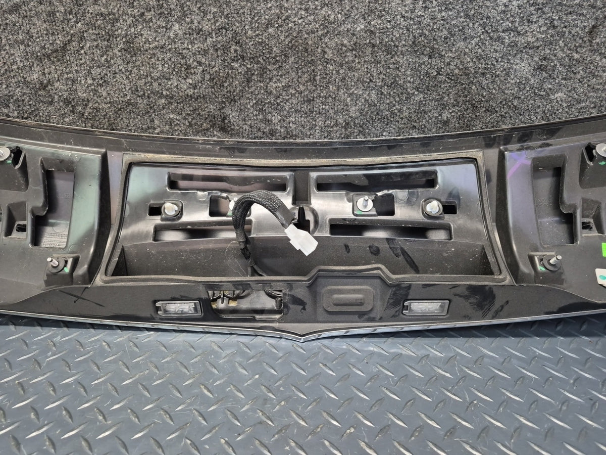2017-2020 Maserati Levante M161 Rear Trunk Lid Liftgate Spoiler Panel 670042733