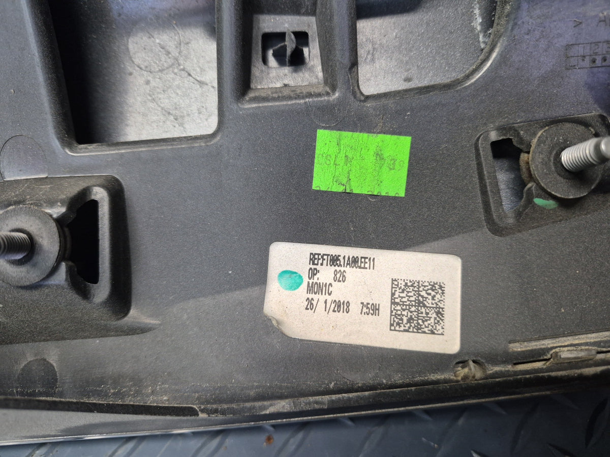 2017-2020 Maserati Levante M161 Rear Trunk Lid Liftgate Spoiler Panel 670042733