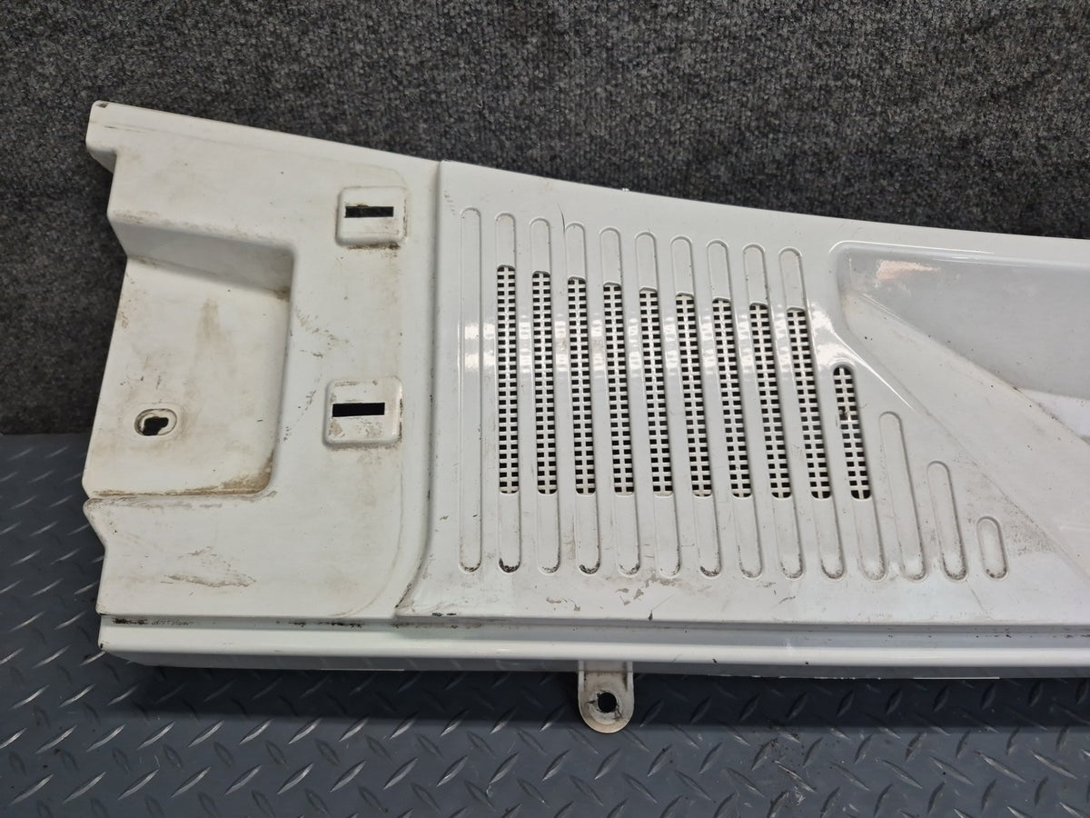 2003-2009 Hummer H2 Front Hood Cowl Vent Trim Panel 15211663