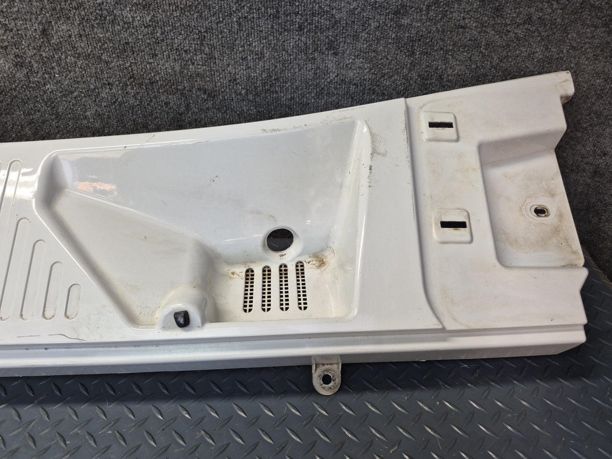 2003-2009 Hummer H2 Front Hood Cowl Vent Trim Panel 15211663