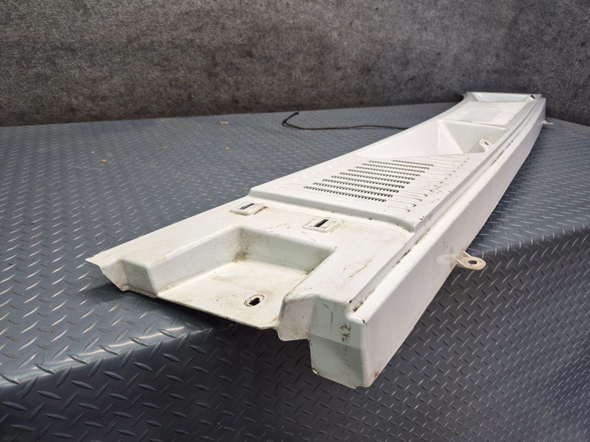 2003-2009 Hummer H2 Front Hood Cowl Vent Trim Panel 15211663
