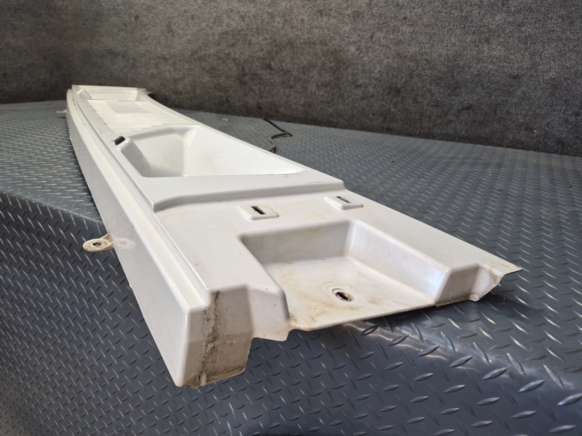 2003-2009 Hummer H2 Front Hood Cowl Vent Trim Panel 15211663