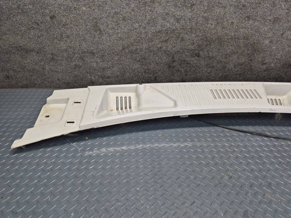 2003-2009 Hummer H2 Front Hood Cowl Vent Trim Panel 15211663