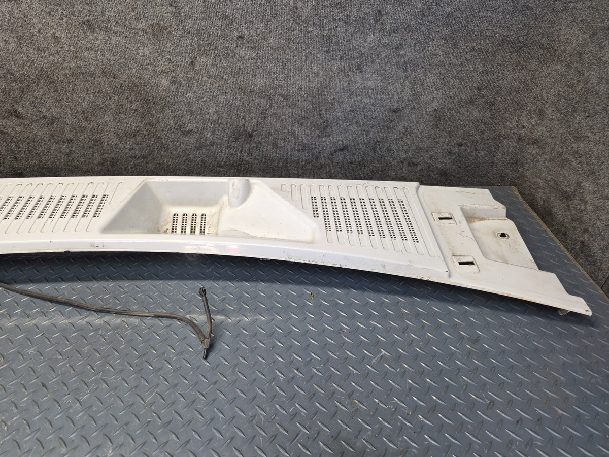 2003-2009 Hummer H2 Front Hood Cowl Vent Trim Panel 15211663