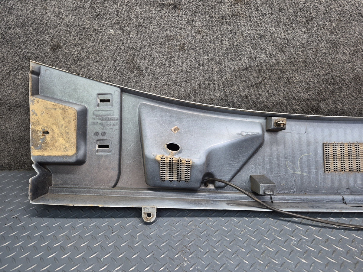2003-2009 Hummer H2 Front Hood Cowl Vent Trim Panel 15211663