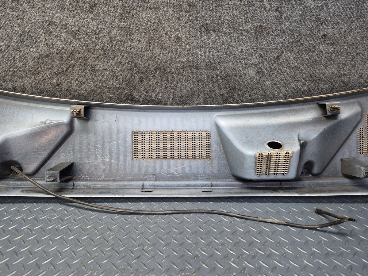 2003-2009 Hummer H2 Front Hood Cowl Vent Trim Panel 15211663