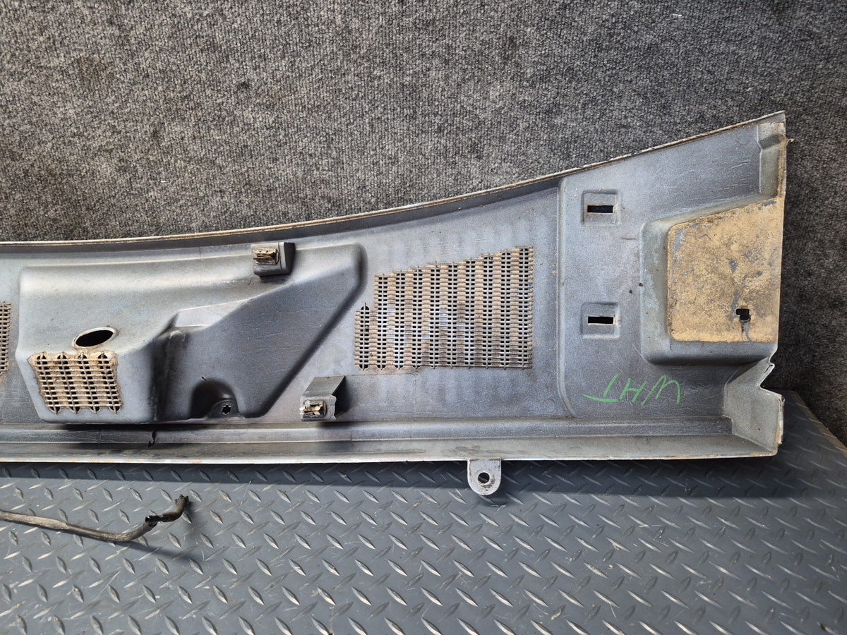 2003-2009 Hummer H2 Front Hood Cowl Vent Trim Panel 15211663