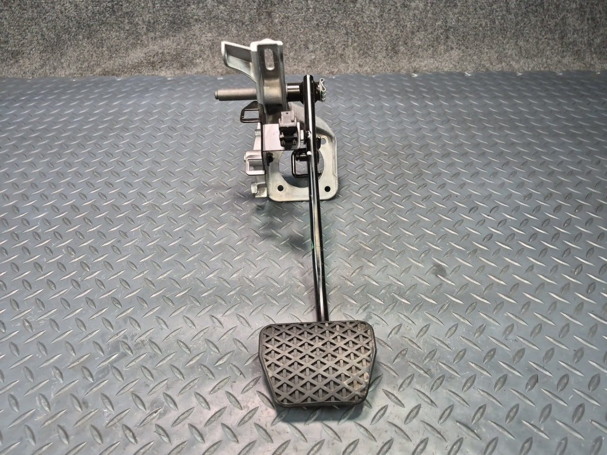 03-08 BMW E85 Z4 Manual Transmission Brake Pedal 6778972 OEM