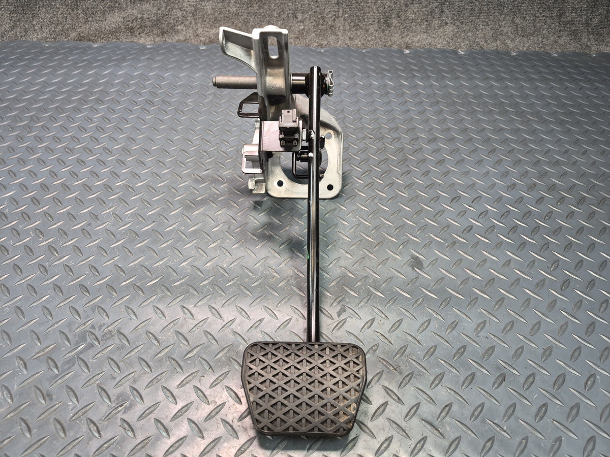03-08 BMW E85 Z4 Manual Transmission Brake Pedal 6778972 OEM