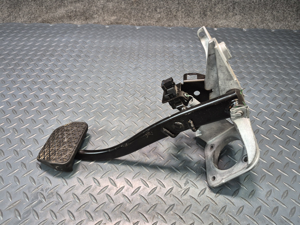 03-08 BMW E85 Z4 Manual Transmission Brake Pedal 6778972 OEM