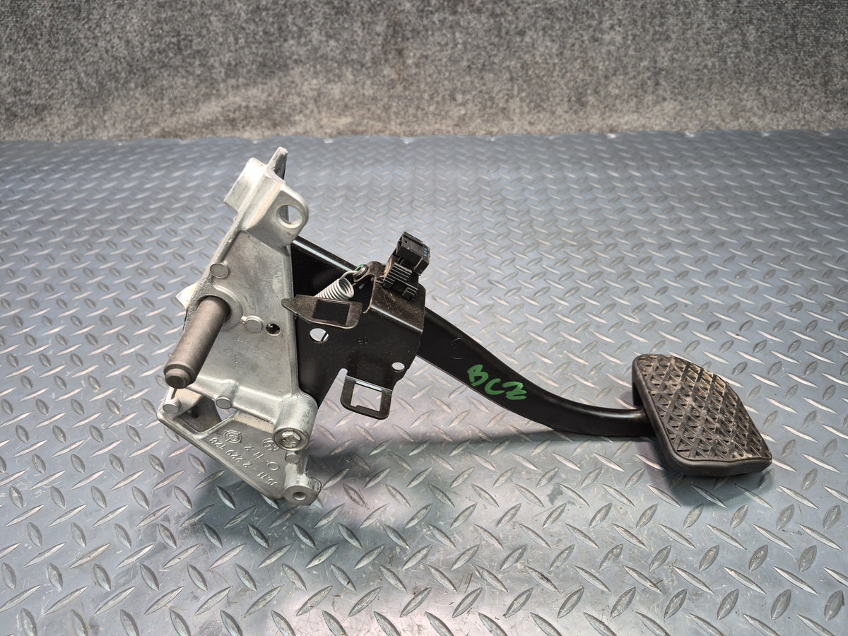 03-08 BMW E85 Z4 Manual Transmission Brake Pedal 6778972 OEM