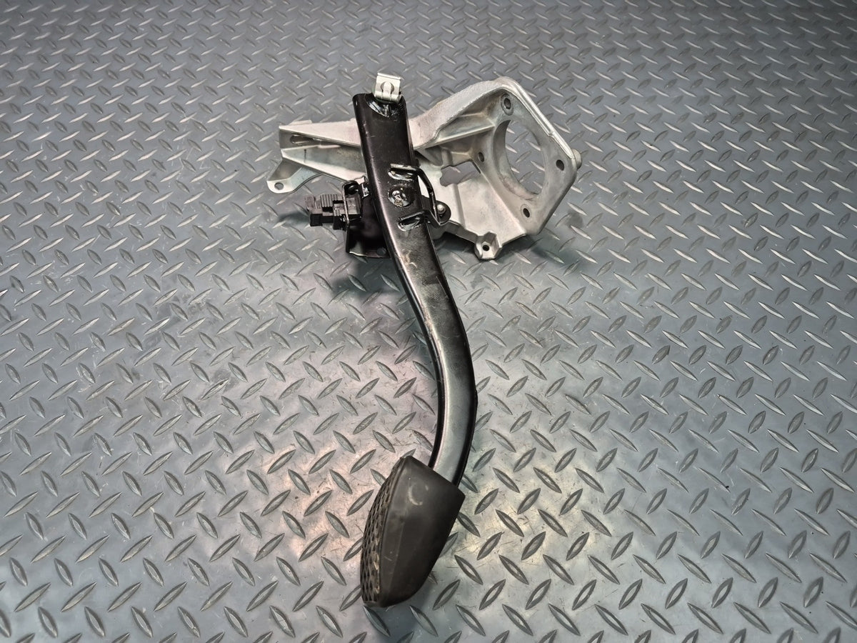 03-08 BMW E85 Z4 Manual Transmission Brake Pedal 6778972 OEM