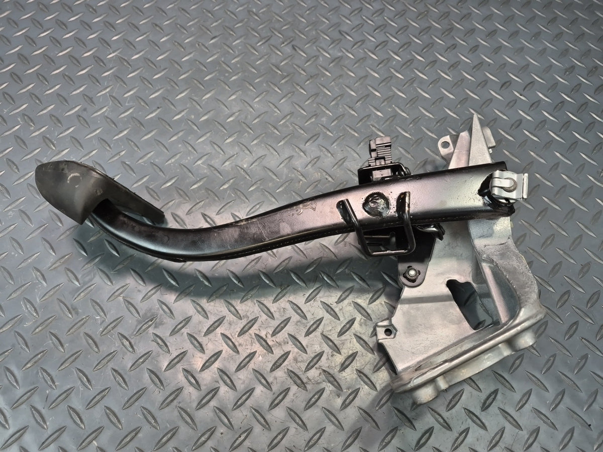 03-08 BMW E85 Z4 Manual Transmission Brake Pedal 6778972 OEM