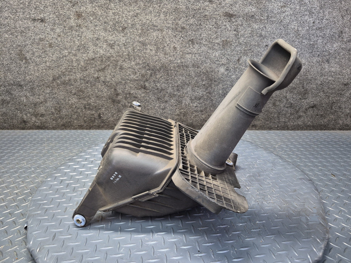 2000-2004 Porsche Boxster 986 2.7L Air Intake Filter Cleaner Housing Box