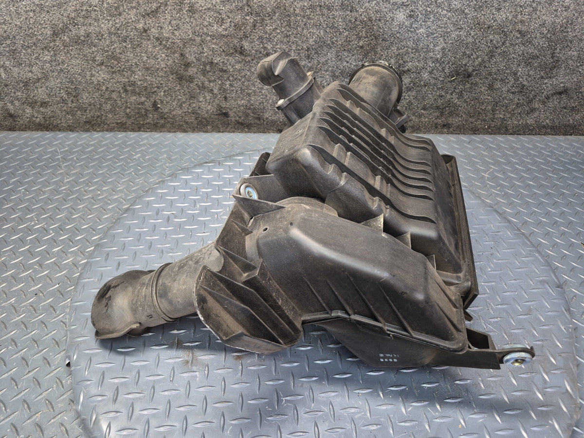 2000-2004 Porsche Boxster 986 2.7L Air Intake Filter Cleaner Housing Box