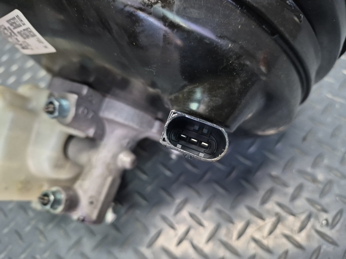 2014-2018 BMW F15 X5 Brake Master Cylinder Booster Fluid Reservoir Tank