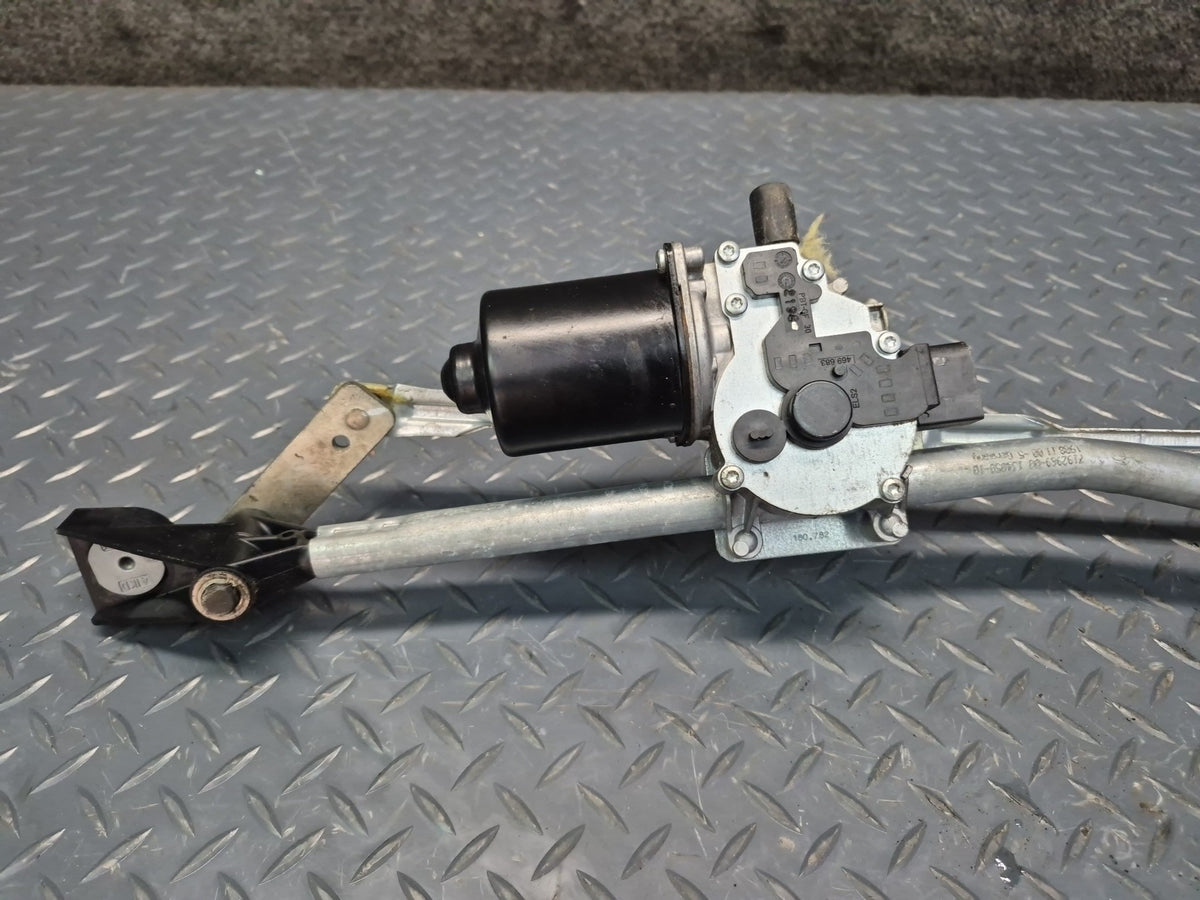 03-08 BMW E85 Z4 Windshield Wiper Transmission Linkage w Motor 7192969 OEM