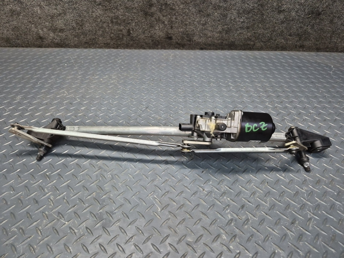 03-08 BMW E85 Z4 Windshield Wiper Transmission Linkage w Motor 7192969 OEM