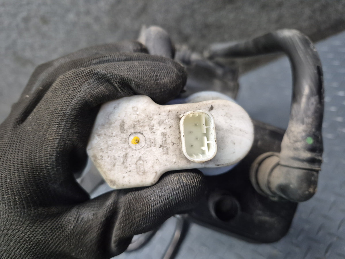 03-08 BMW E85 Z4 Fuel Evap Vapor Charcoal Canister 6758019 OEM