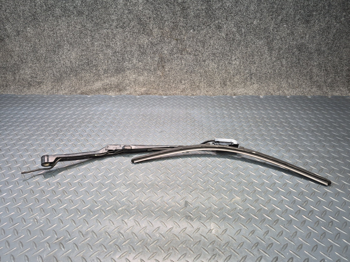 97-04 Chevrolet Corvette C5 Set of 2 Front Left & Right Windshield Wiper Arm OEM
