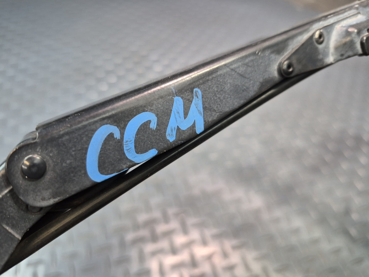 97-04 Chevrolet Corvette C5 Set of 2 Front Left & Right Windshield Wiper Arm OEM