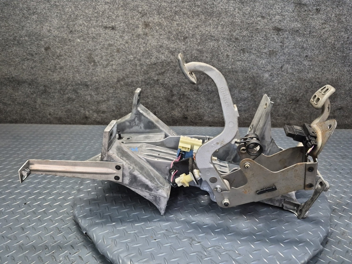 97-04 Chevy Corvette C5 M/T Gas Accelerator Clutch Brake Pedal & Bracket Set OEM