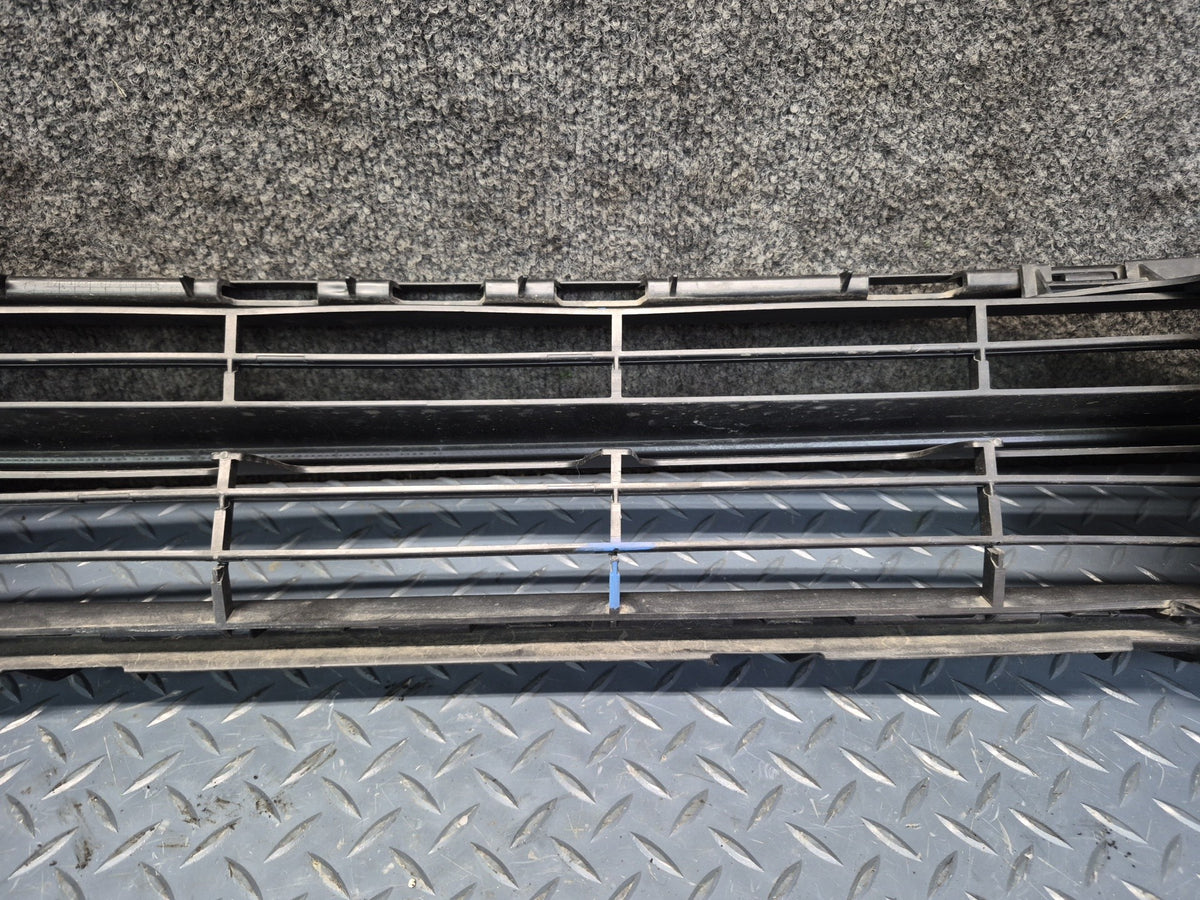 2010-2013 Porsche Panamera 970 Front Lower Center Bumper Grille Damaged