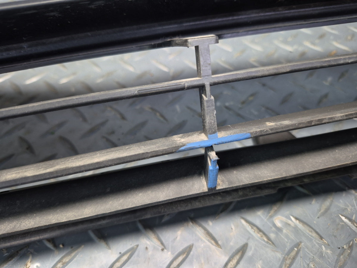 2010-2013 Porsche Panamera 970 Front Lower Center Bumper Grille Damaged
